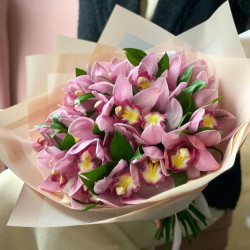 Букет с розовой орхидеей